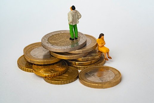 You are currently viewing The Really Rich and the Fake Rich